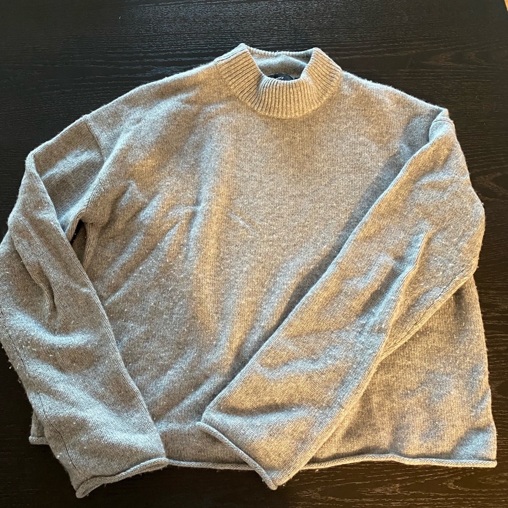 Theory women’s Gray cashmere Sweater